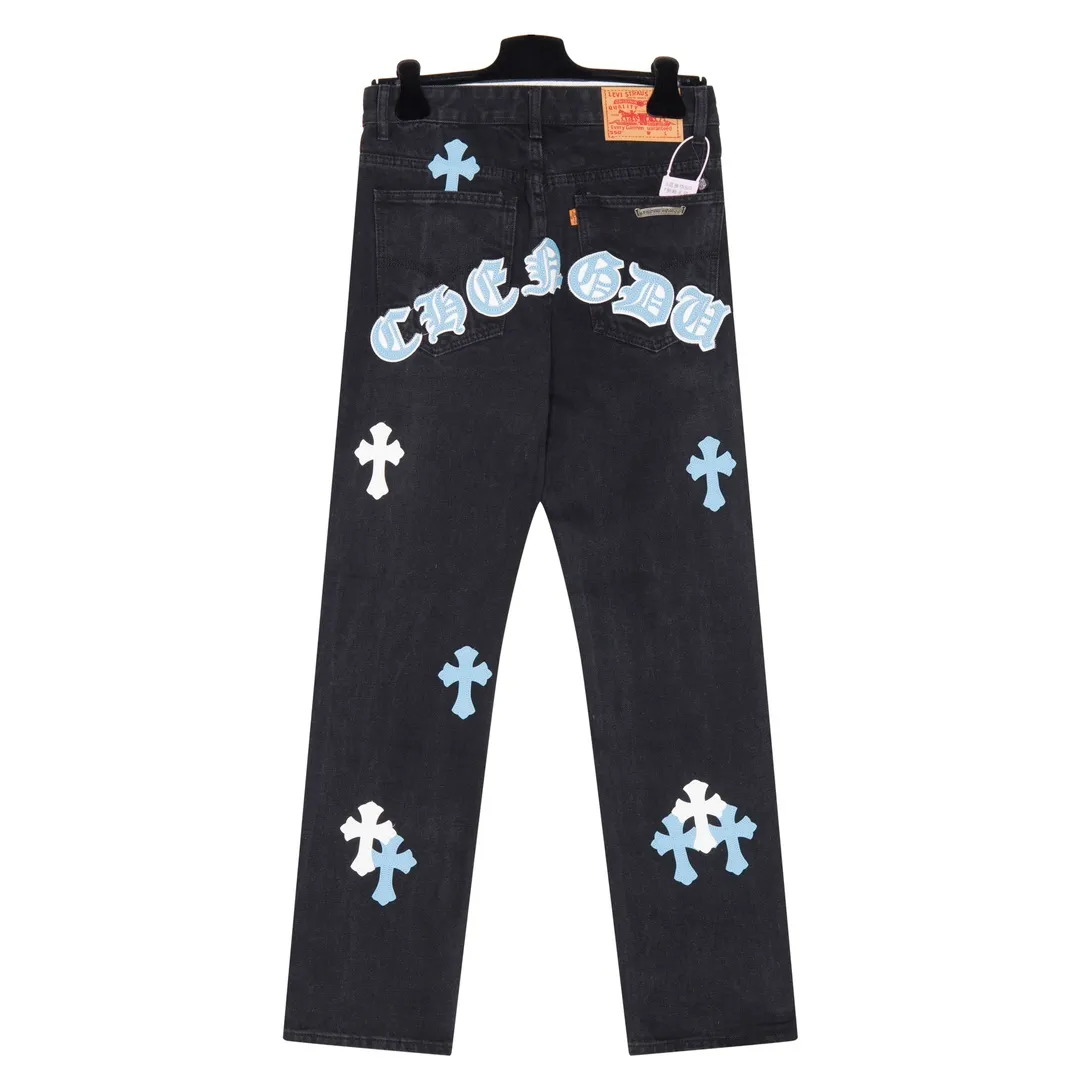 P260 [Next day] Chrome Hearts | Chrome Hearts CH city limited series Sanskrit cross patch leather jeans - black and blue color matching - "Los Angeles" limited edition jeans. The finished products need to be washed and then disassembled and hand-ordered. The sheepskin cross leather is then spliced ​​to complete. The whole piece requires too much craftsmanship to explain. The texture can be seen in hand, and it looks good. The upper body effect is particularly stiff and stylish, super stylish. The same style for men and women - Color: black and blue. Size: 28 30 32 34. Corresponding sizes s-xl. Available in stock and shipped in seconds. Detailed sizes can be found in Figure 9.